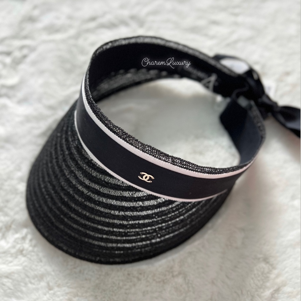 Brand NEW! 🖤 Chanel Sun Visor CC gold Logo 🖤 black white trim M Size Women Hat